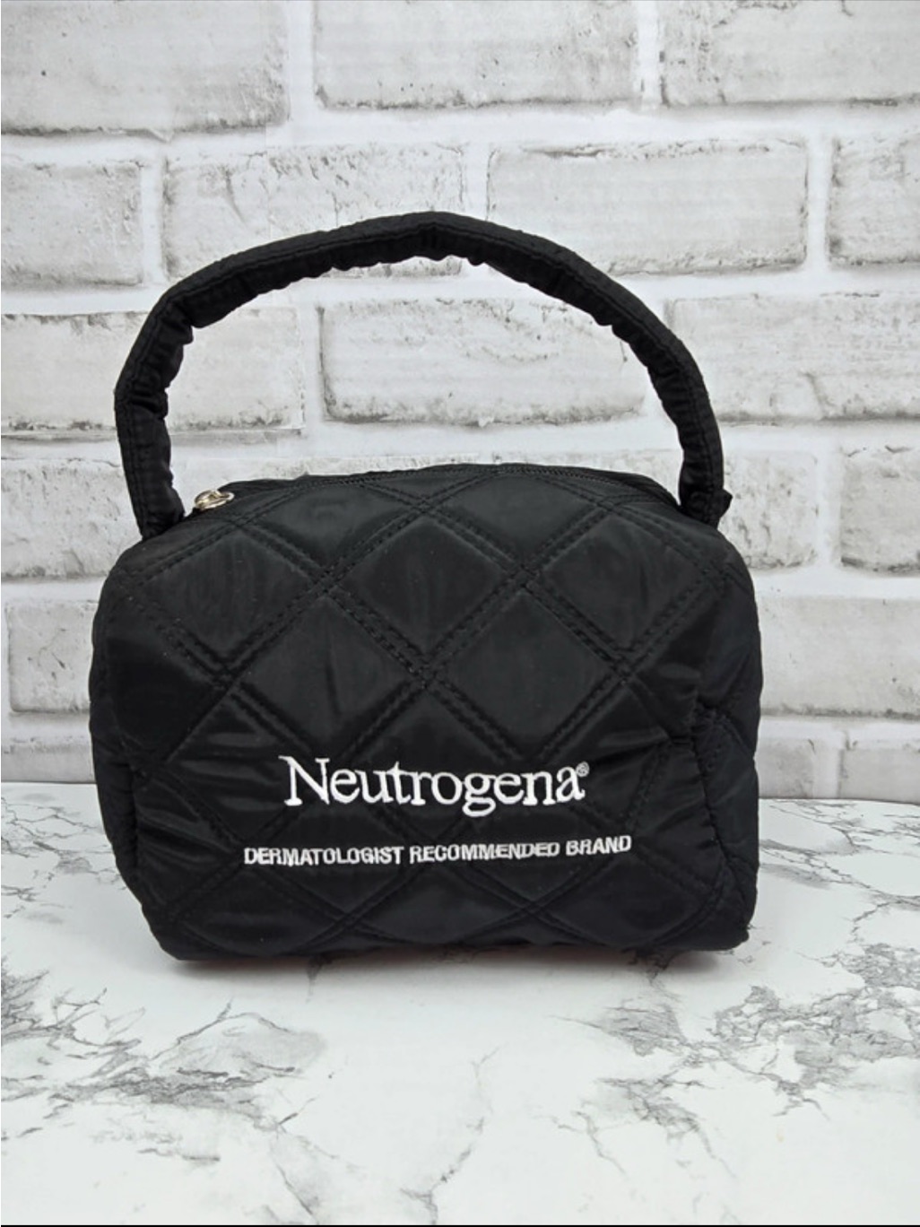 New Neutrogena Cosmetic Travel BagMakeup Bag Black Quilted With Handle